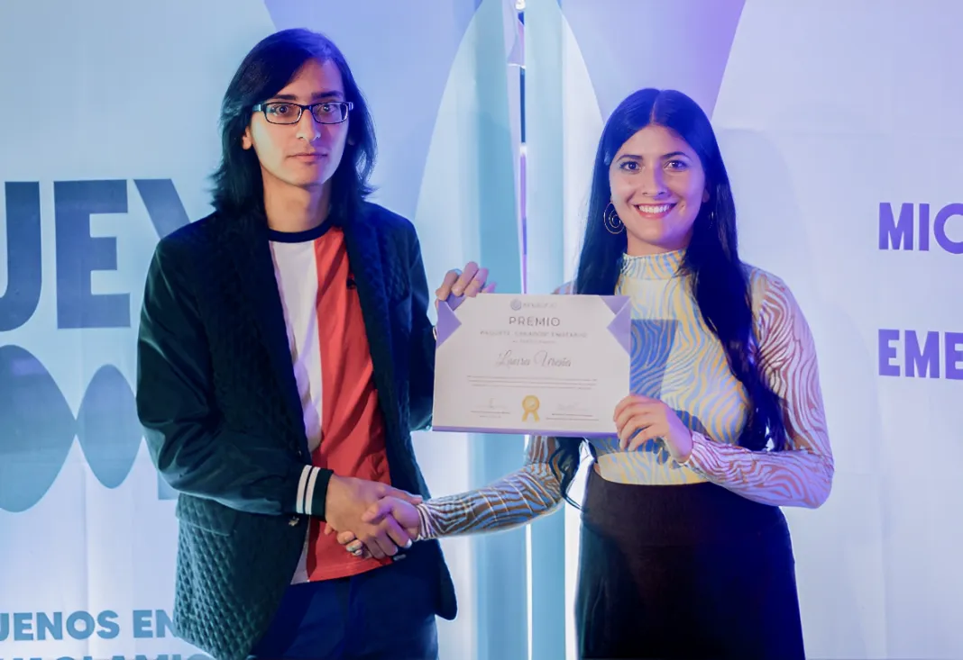 Fabricio Espinoza CEO enotar.io y Laura Ureña