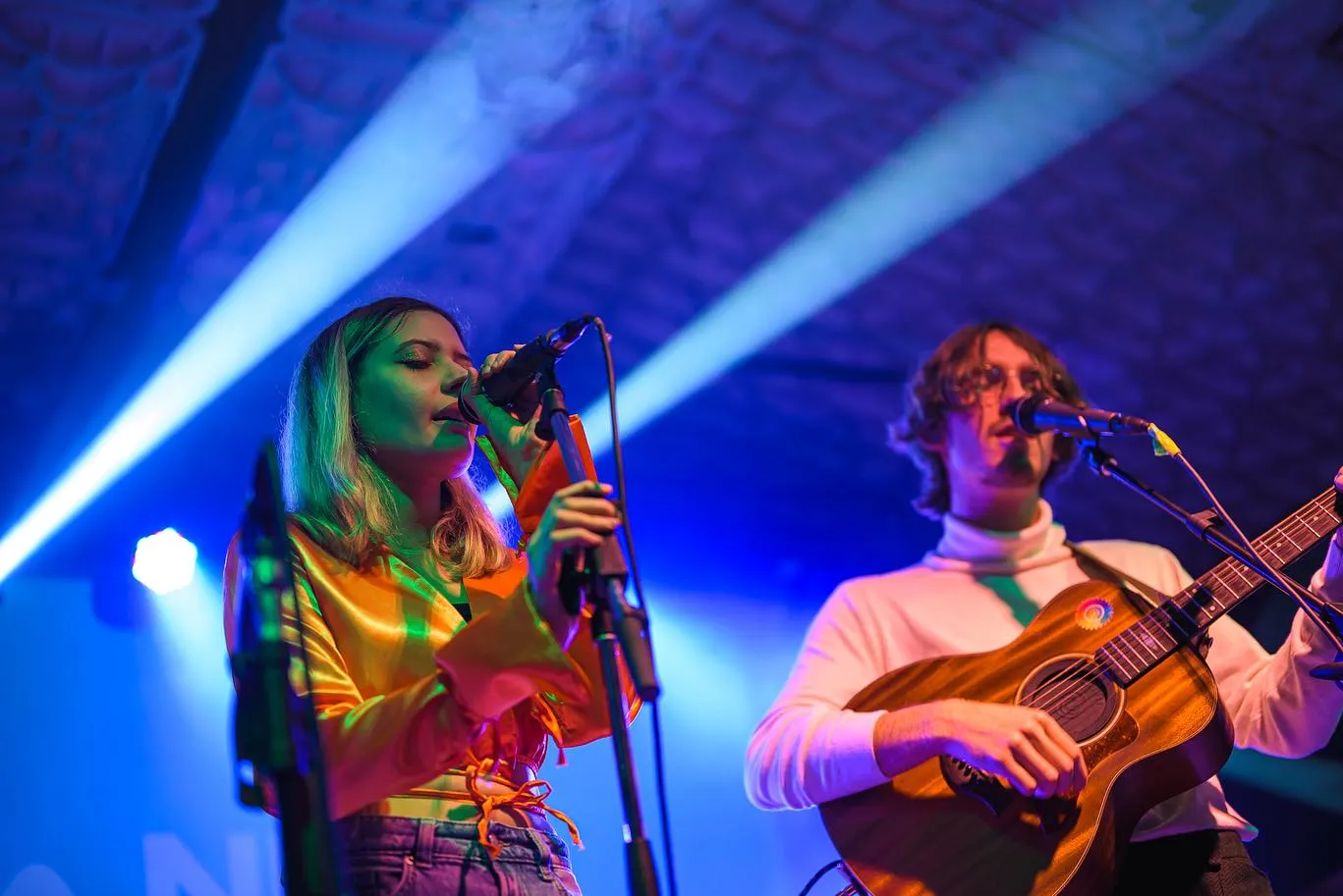 Gabriel Loynaz y Liah Sample - festival Nueva Ola Pop 2023 - enotar.io
