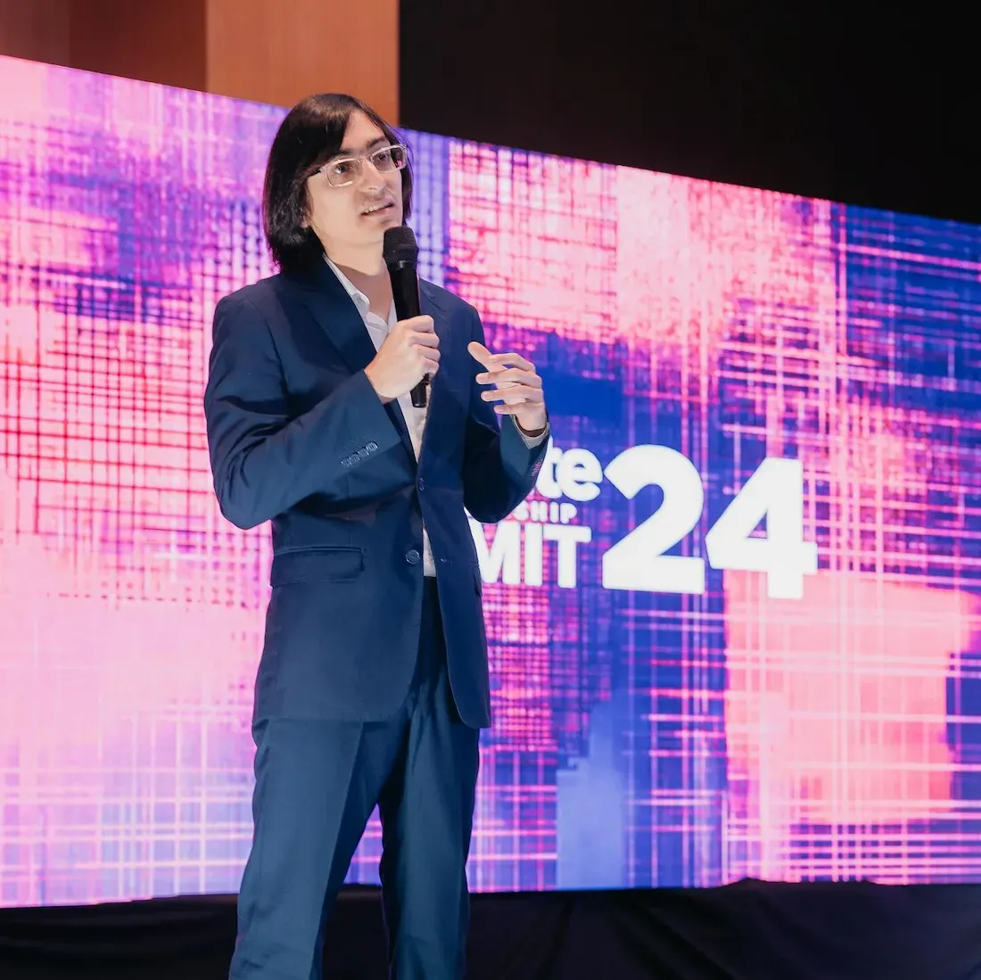 Fabricio Espinoza CEO enotario en Innovate Entrepreneurship Summit 2024
