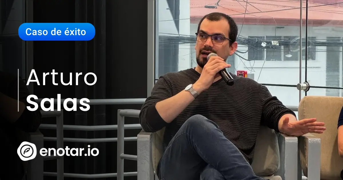 Arturo Salas Güell with artists during the Nueva Ola Folk festival, Costa Rica
